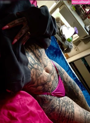 Zombieprinzessin - pulling my thong down for you 🥵💙❤️🤍