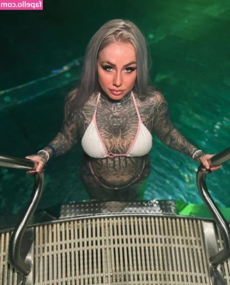 Zombieprinzessin - Getting fucked and creampied in my flare pants ! 🍑💦   DROPPING