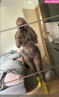 Zombieprinzessin - Wear these panties on your head & sniff the pussy you’ll never