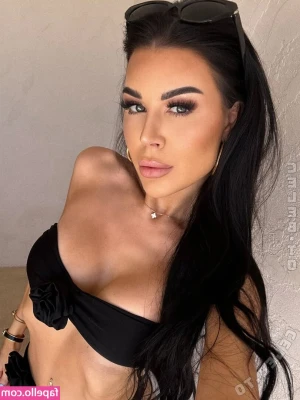 Lisa Weinberger [ lisa-weinberger-1 ] - This smoking vid available in our dms 😘 just ask