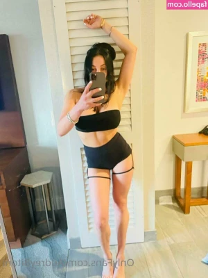 audreybitoni - Comment If You Wanna Cum On My Titties