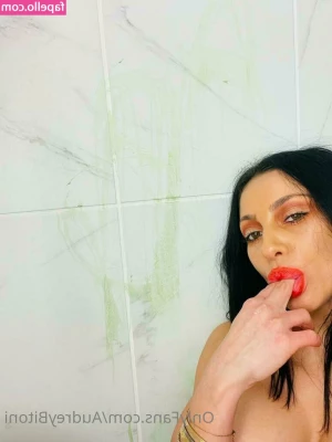 audreybitoni - She so pretty with a haircut