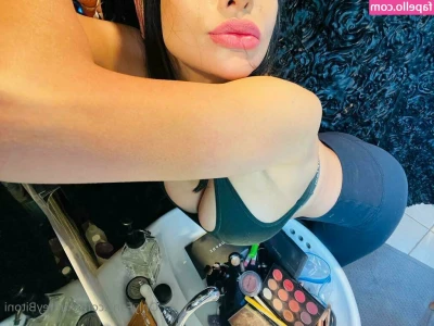 audreybitoni - Anyone thirsty???????? I love getting wet.