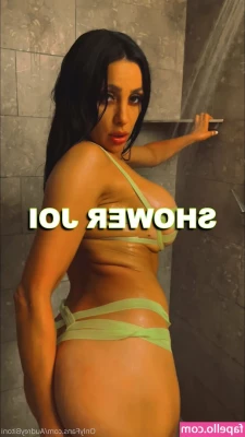 audreybitoni - I don t like to wear panties can u tell lol