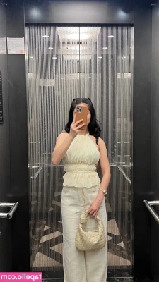 Lzlsdr - Mi sono appena masturbata strusciando il clitoride alle coperte e