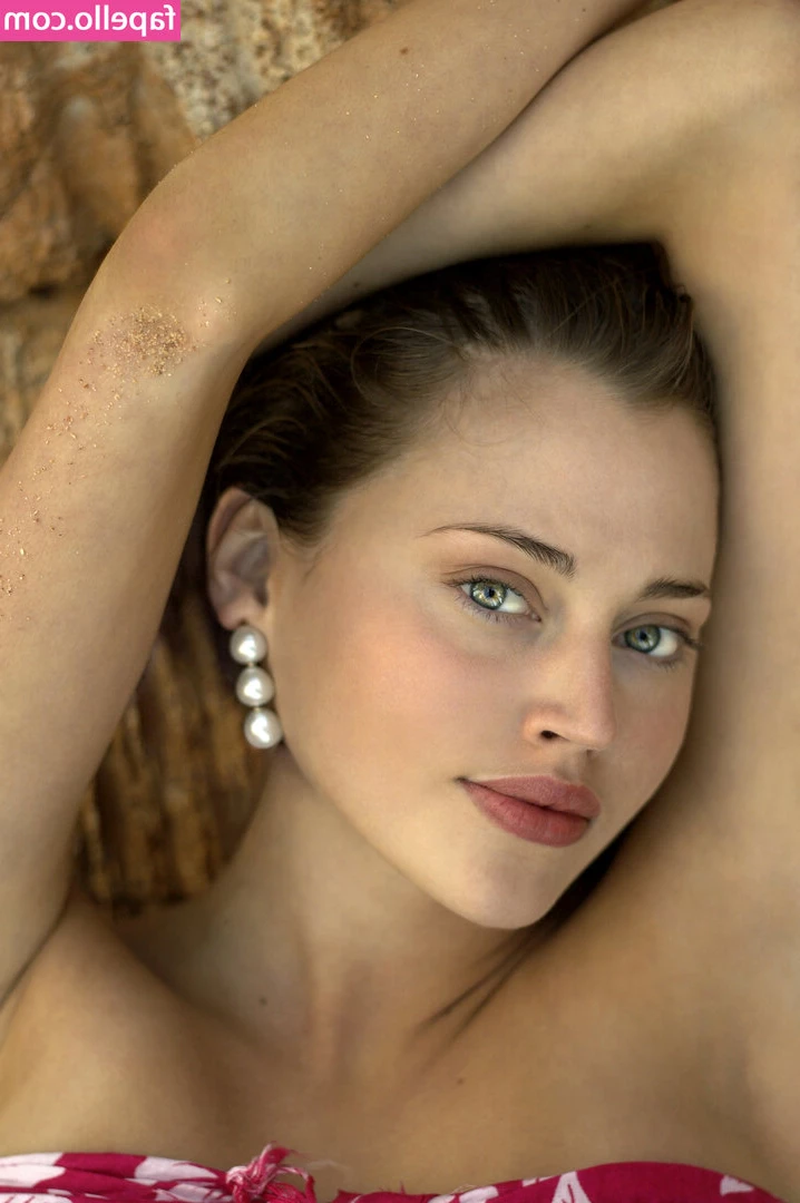 Estella Warren [ estella-warren ] - The only way to stop the stench is  fresh air for your feet  Nothing