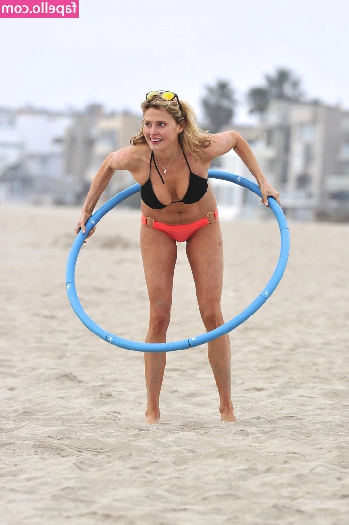 Estella Warren [ estella-warren ] - OMFG . OMFG. I sent my BARE NIPPLES in the DMs. Unsending after 24