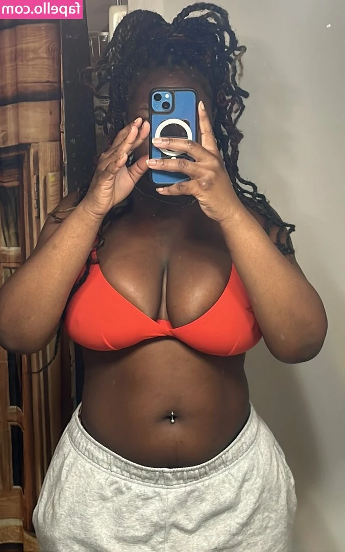 8ctapussi - My curves are delicious… 🖤🐮