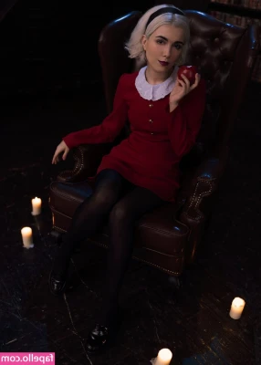 Helen Stifler [ helen-stifler ] - I have weird stuff planned for yall this valentines day ❤️