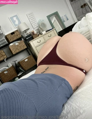 madisonnhopee - Naked stretches - you aren't peeking are you?