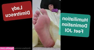 myprettyfeet8free - I am offering customs again  Message me with your kinkiest ideas