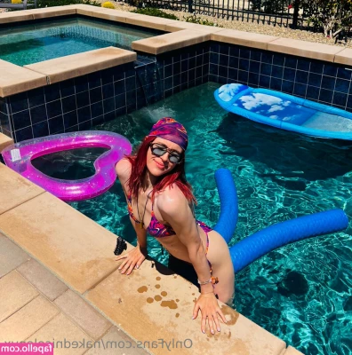 nakednicolenyx - Kissing the beautiful @toychloe 🥰😍