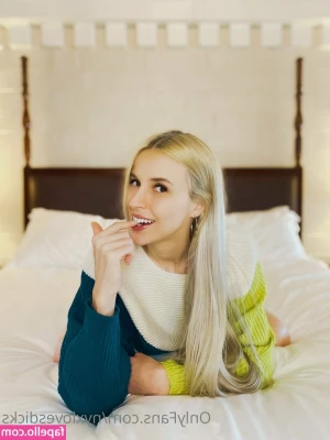 nakednicolenyx - What are yall up to