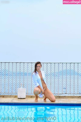 Valquíria Dullius [ valqui-ria-dullius ] - Tip this post 5 for a live flash 😈