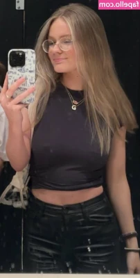 Gilliankellyy - Do you want Chel to milk your cock with her tits?