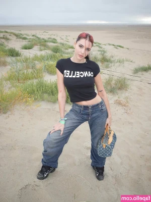 Clara Cuvè [ clara-cuv ] - Can I be your favorite candy?