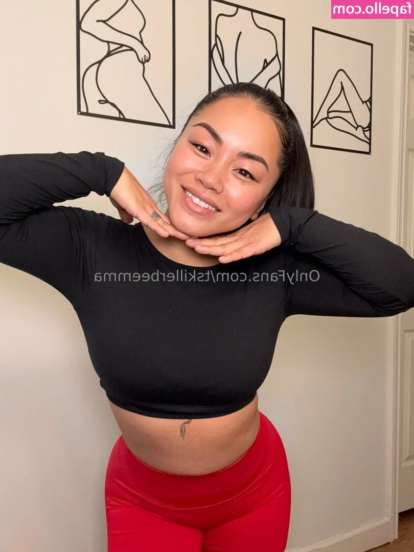 tskillerbeemma - Did you see the free nudes on Twitter because we hit 1.000 followers?