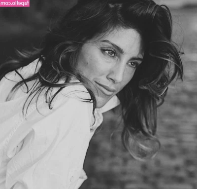 Jennifer Esposito [ jennifer-esposito ] - Any construction worker available to suck daddy’s cock?