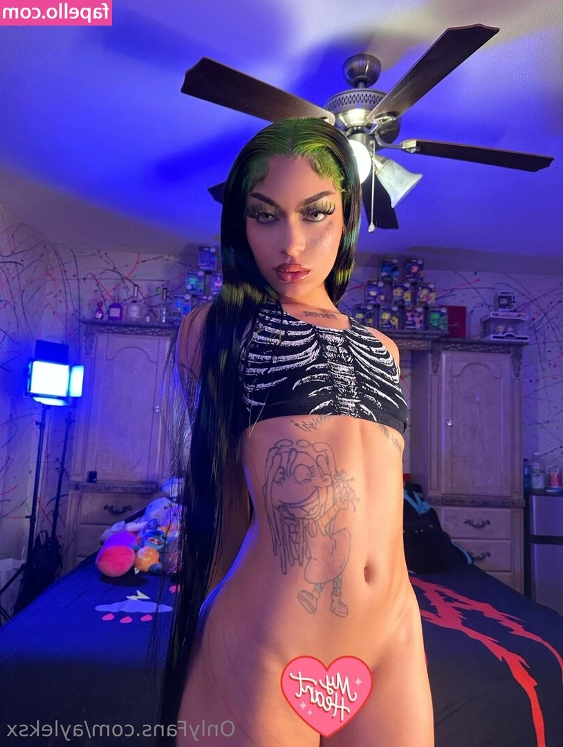 ayleksx - this has been such a long week, wanna help me relieve some tension?