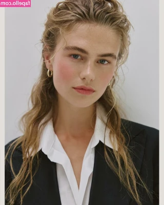 Lieke Van Der Hoorn [ lieke-van-der-hoorn ] - would you like to fuck me while I’m just wearing these socks?