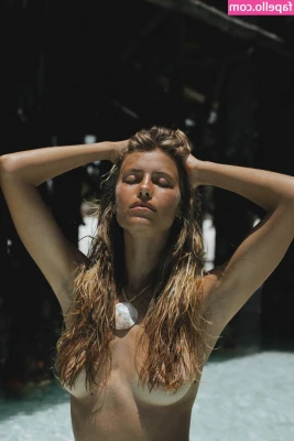 Andrea Wittenberg [ andrea-wittenberg ] - Happy National Nude Day ☺️