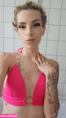 Blondlion [ blondlion-1 ] - Hi baby, I thought i'd bring your lunch to work today.🥰😉