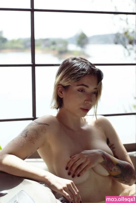 Blonde Girl [ blonde-girl ] - I have no pants on in my sleeping bag 🫣🤫