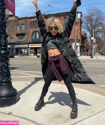 Lizzie Broadway [ lizzie-broadway ] - New video tonight