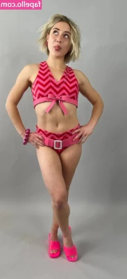 Lizzie Broadway [ lizzie-broadway ] - Woke up this morning soaking wet 💦💦 Do you have some good