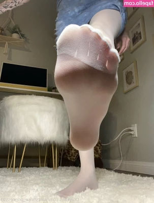 pantyhose_princess99 [ pantyhose-princess99 ] - Hello loves here is some new things lmk what you want