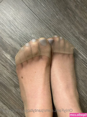 pantyhose_princess99 [ pantyhose-princess99 ] - Es mi primera vez  se dulce conmigo porfavor