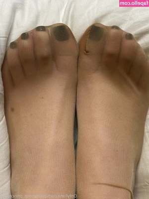 pantyhose_princess99 [ pantyhose-princess99 ] - Totally forgot it was Valentines Day   20 hour drive that started at
