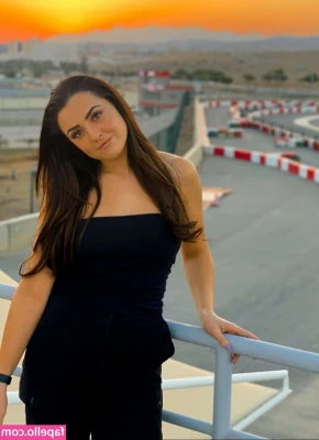 QueenB - im so pretty. so are my boobs 😏🤯