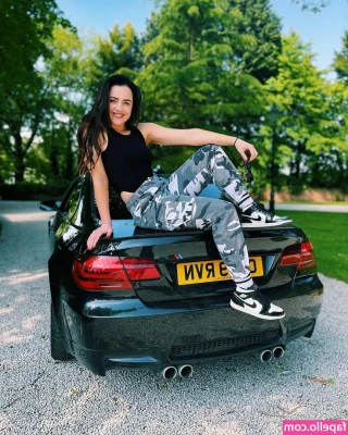 QueenB - Random 🤪