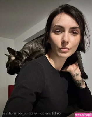 monica_de_mistress [ monica-de-mistress ] - Long video of me using multiple toys on myself all ranging in sizes