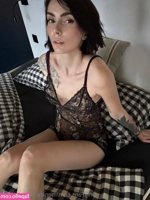 monica_de_mistress [ monica-de-mistress ] - Kriss No Transporte Público Com vestidinho branco transparente e sem