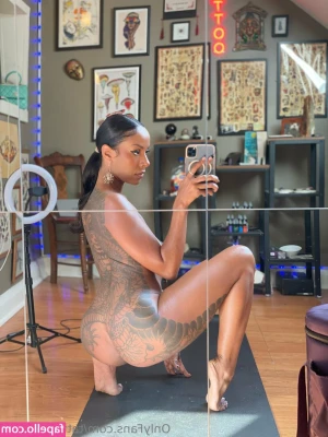 tattoogirlalice - cum here? 😈