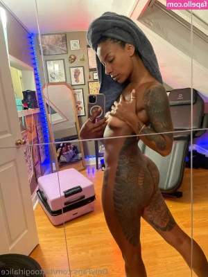 tattoogirlalice - Get 'un' ready with me tonight 😏