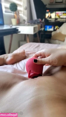 Mel Wood [ mel-wood ] - Quick stop travelling nylon footjob We love 🚗 drives, and when I