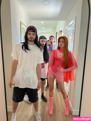 Hannah Stein [ hannah-stein ] - Who’s dick is deserving of their mistress’ hole🥴