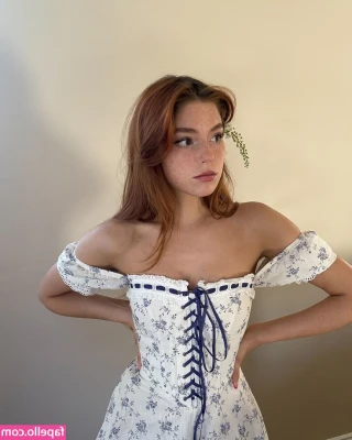 Hannah Stein [ hannah-stein ] - On, or off? 🖤