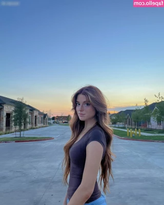 Hannah Stein [ hannah-stein ] - Tell me handsome has anyone sucked that 🍆 or do I have too 😈🦋