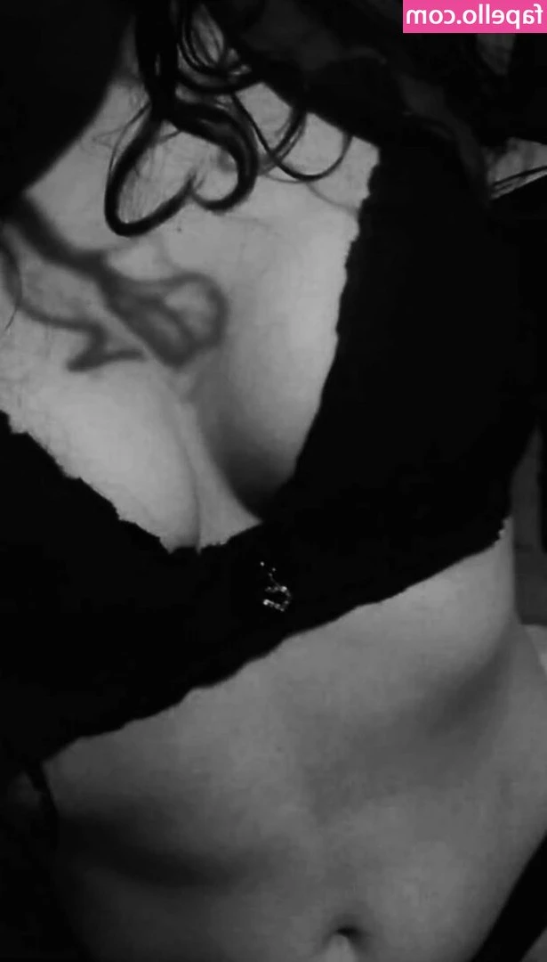 @umavadia_D4 [ umavadia-d4 ] - Favorite time for Video Session! Are you up? Hora favorita para