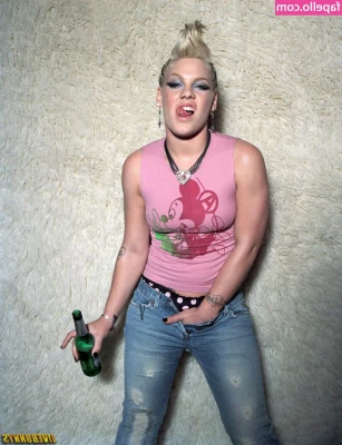 Pink - Anyone down for a live later  Let s do some nakey dabs