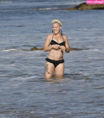 Pink - Aloha  splaah