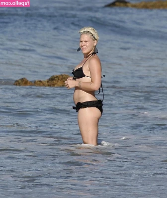 Pink - Teasing is running trough my veins