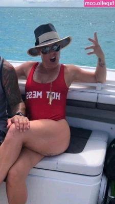 Pink - What should I do with the footage of me being dominated by the black