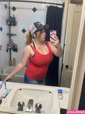 xxshortnessxx - Picture’s taken outside.🥵😘