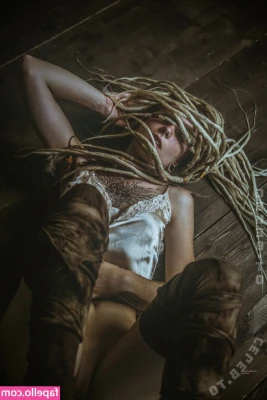forest_dakini [ forest-dakini ] - You have GOT to go check out my friend @katehazel Right now she has