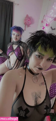 Gremlinbxtch - God damn i love when she grabs my balls like that and squeeze’s